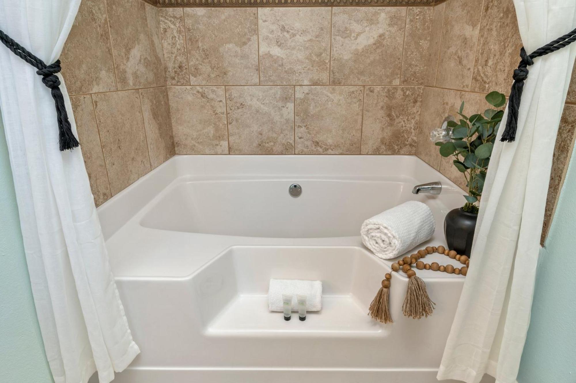 Beautiful Pet Friendly Home! Tropical Pool, Optional Golf Cart & Pool Heat, Minutes To Beach Destin Ngoại thất bức ảnh